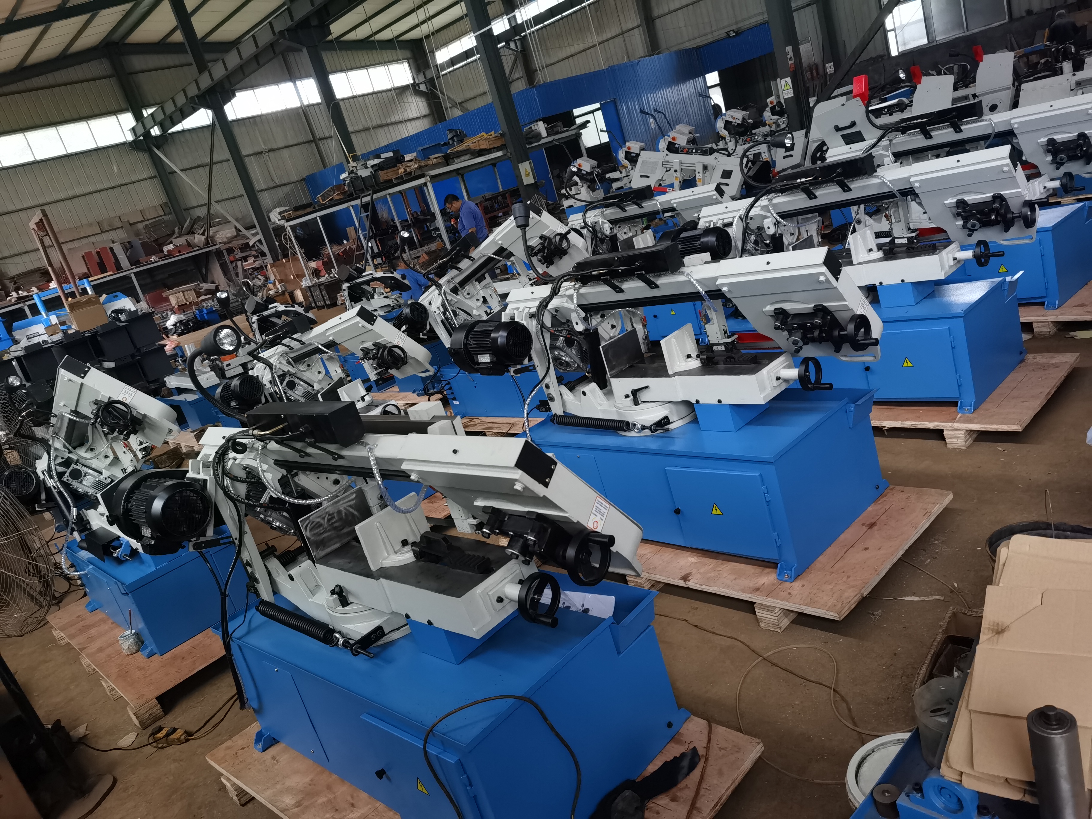 Sci de bande de coupe en métal de 10 pouces x 18 pouces avec base pivotante - scie à bande horizontale BS-1018R