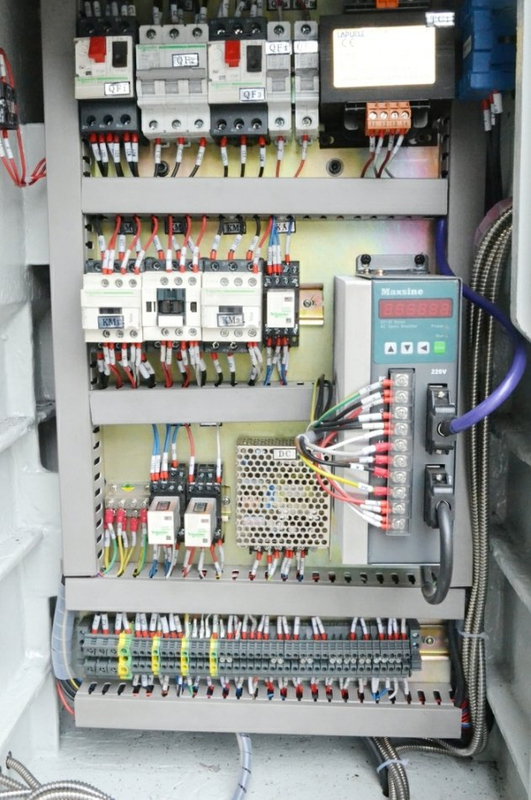 Mauçonneuse universelle UWF 110 Servo