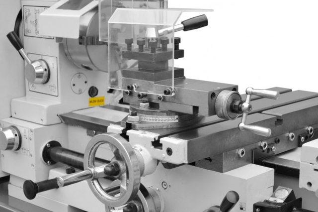 Tour de tour et broyage et forage Machin AT300