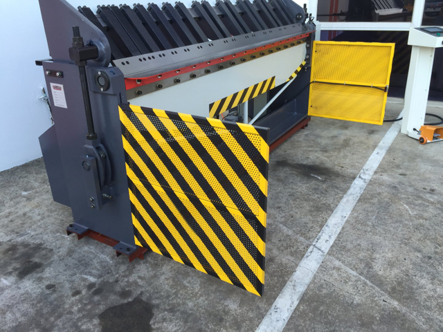  Les panbraws de la série industrielle présentent une gamme comprenant un NC hydraulique programmable au modèle semi-hydraulique et manuel 