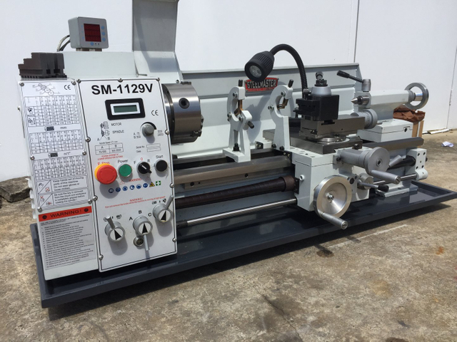 SM-1129V.Bench Lathe, centres de 750 mm, swing 290 mm, alésage de 38 mm, vitesse variable, lecture numérique à 2 axes