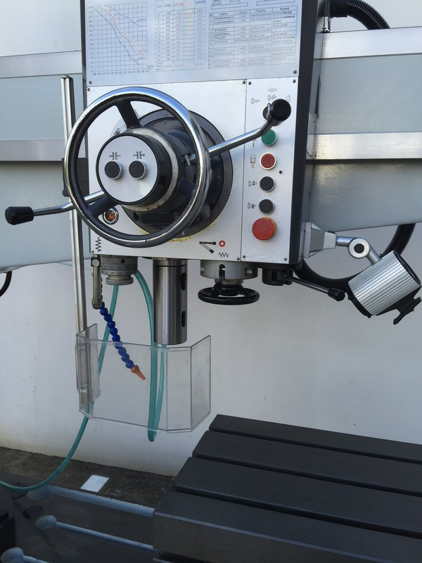 Drillage de bras radial Steelmaster. Bras de 1600 mm, capacité de forage de 50 mm, broche de 5 mt,