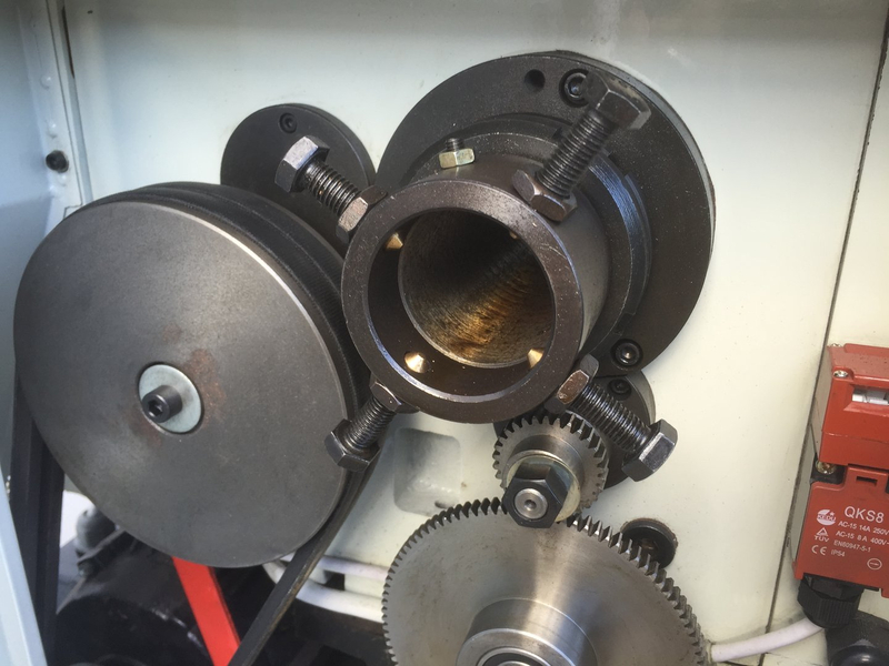 SM-1440B. Lathe central alésage de 51 mm, centres de 1000 mm, swing de 356 mm.
