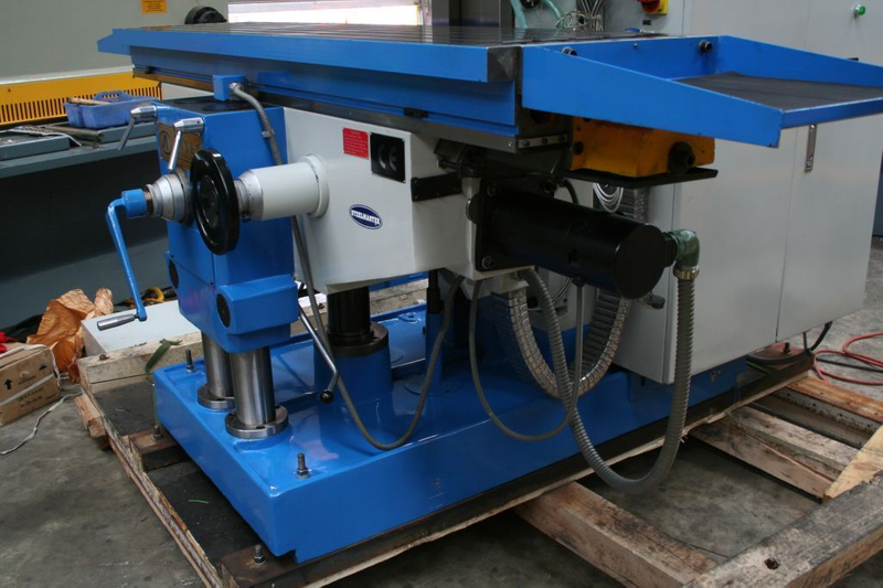 MHD2000. Moulin universel. Tableau ISO 50, 2000 mm x 500 mm, SERVO 3 axes Drive et aliments,