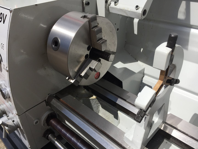 SM-1129V.Bench Lathe, centres de 750 mm, swing 290 mm, alésage de 38 mm, vitesse variable, lecture numérique à 2 axes