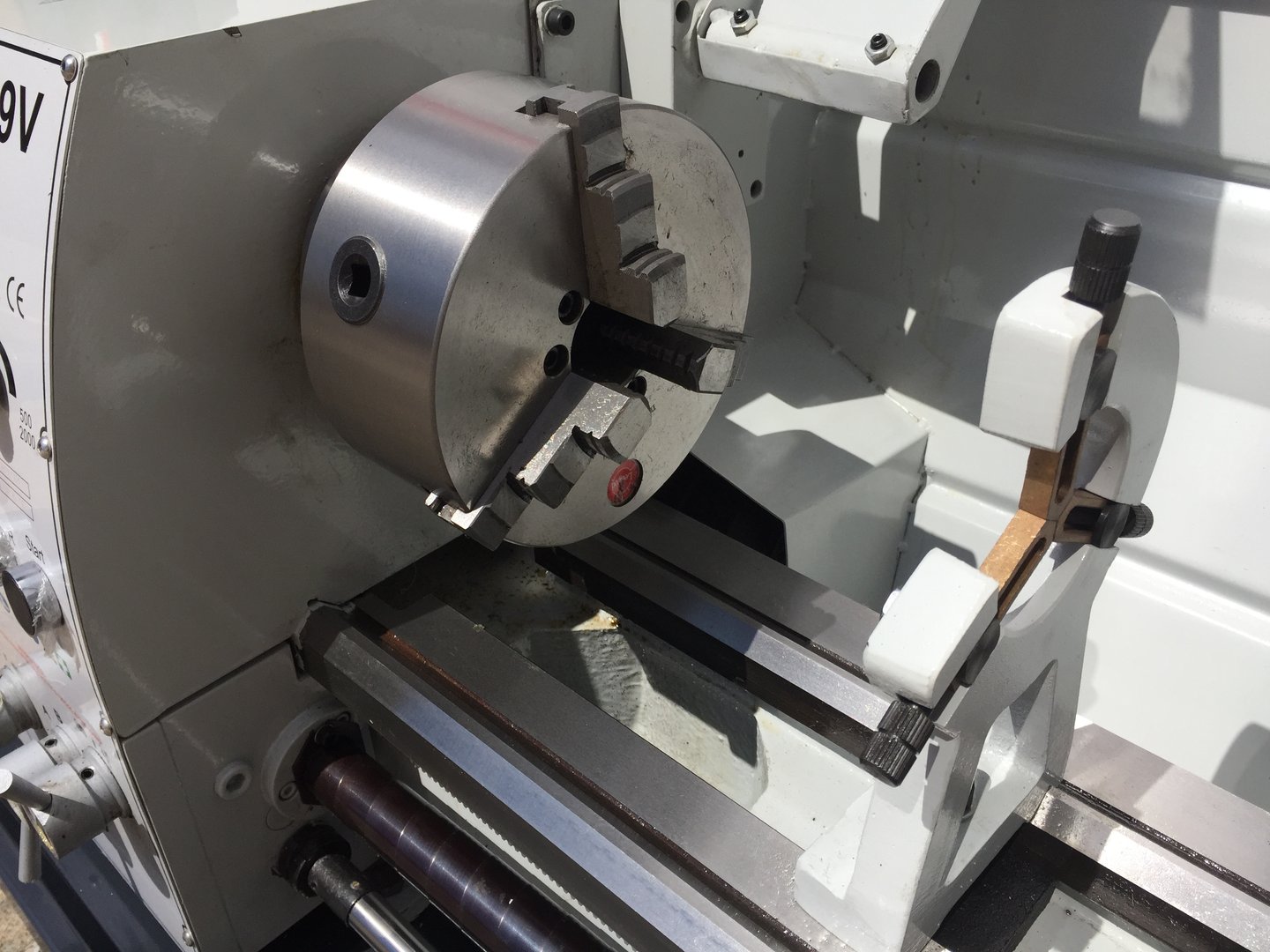 SM-1129V.Bench Lathe, centres de 750 mm, swing 290 mm, alésage de 38 mm, vitesse variable, lecture numérique à 2 axes