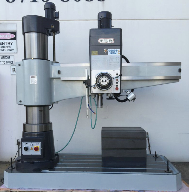 Drillage de bras radial Steelmaster. Bras de 1600 mm, capacité de forage de 50 mm, broche de 5 mt,