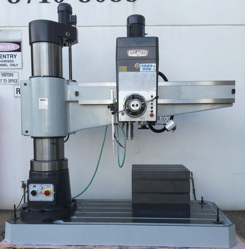 Drillage de bras radial Steelmaster. Bras de 1600 mm, capacité de forage de 50 mm, broche de 5 mt,