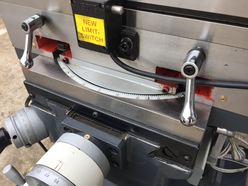 MGH50W. Universal Mill Steelmaster. Vitesse variable, entraînement en vitesse avec lecture numérique à 3 axes
