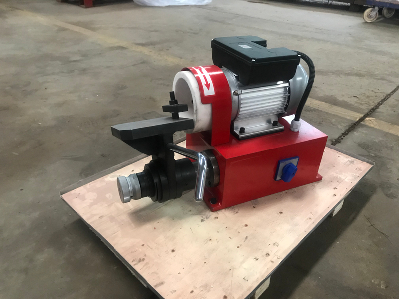Machine de broyage de capuchon et de tige DM50