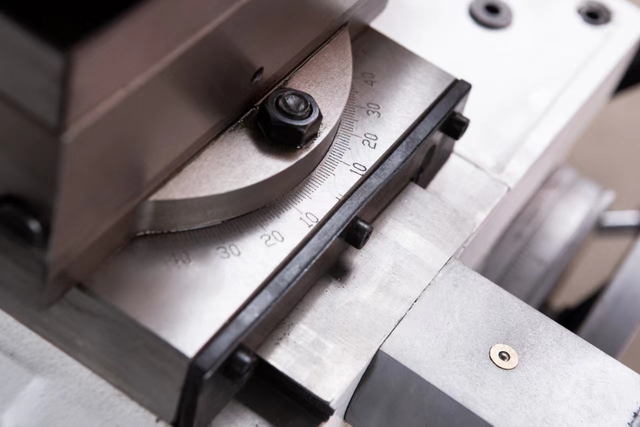 Lathe d'atelier moins cher C6140A (400x1000)