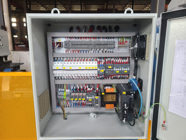 Série QC12K NC Cisque de poutre de swing hydraulique