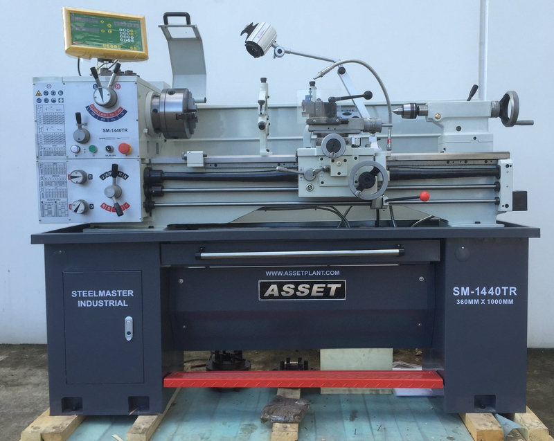 SM-1440B. Lathe central alésage de 51 mm, centres de 1000 mm, swing de 356 mm.