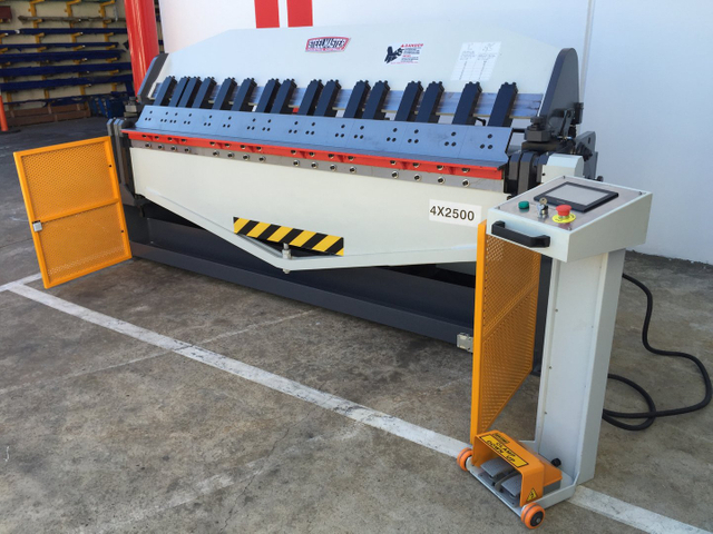  Folder panbrake hydraulique complet HFM-4-2500B industriel avec contrôleur à écran tactile PLC