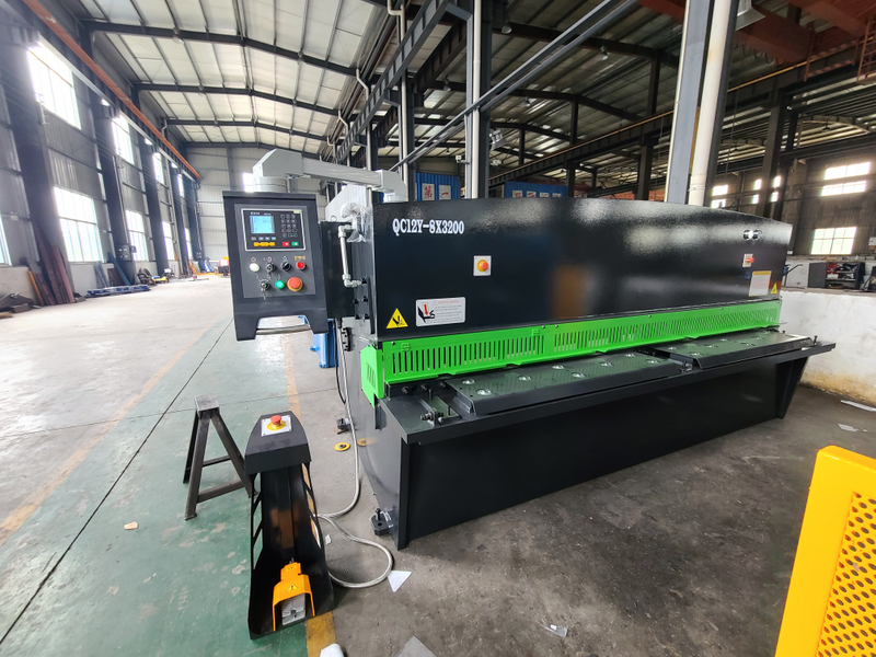 QC12Y 8X3200 Guillontine à poutre swing